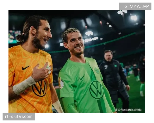 弗赖堡队长谈球队的团队防守哲学:“每个人都是第一道防线” 弗赖堡队长谈球队的团队防守哲学:“每个人都是第一道防线”